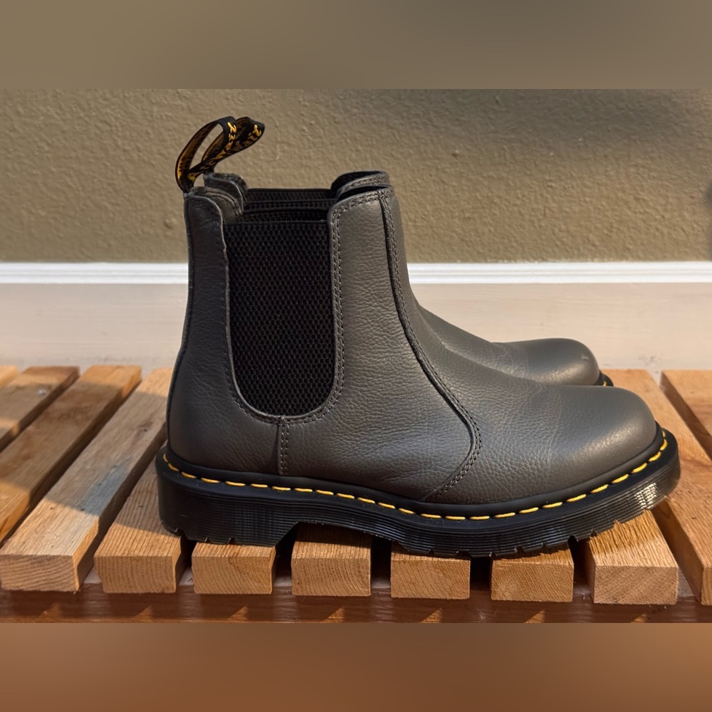 DR MARTEN DOCS PEWTER GRAY CHELSEA BOOTS 7 38 - Picture 6 of 9